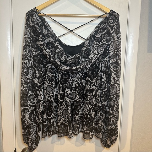 Adrianna Papell Cowl Neck Long Sleeve. Size: XL. Black and White. - Picture 4 of 6